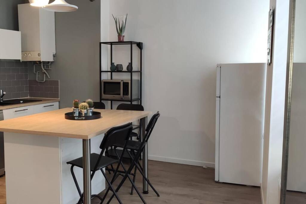 Ferienwohnung Logement 5 Personnes Proche Cv Et Parking Prive Saint-Etienne  Exterior foto